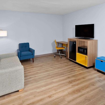 Days Inn & Suites By Wyndham Siler City Bagian luar foto