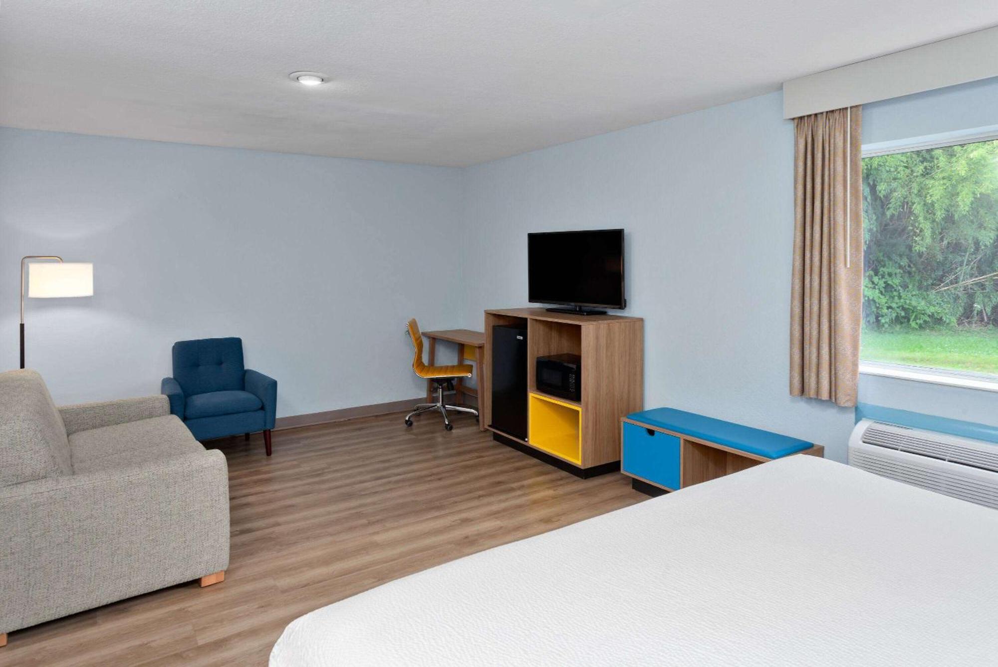 Days Inn & Suites By Wyndham Siler City Bagian luar foto