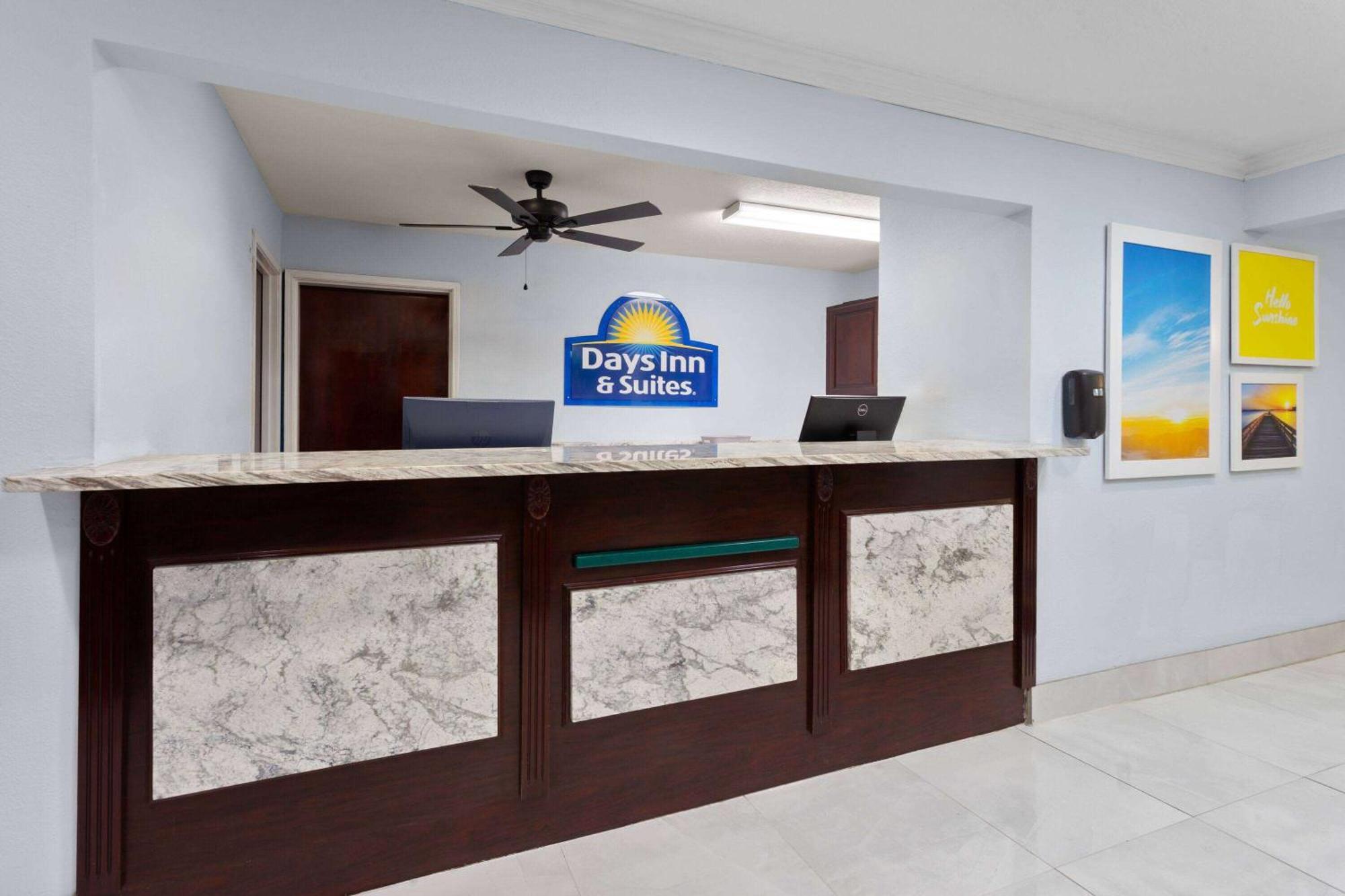 Days Inn & Suites By Wyndham Siler City Bagian luar foto