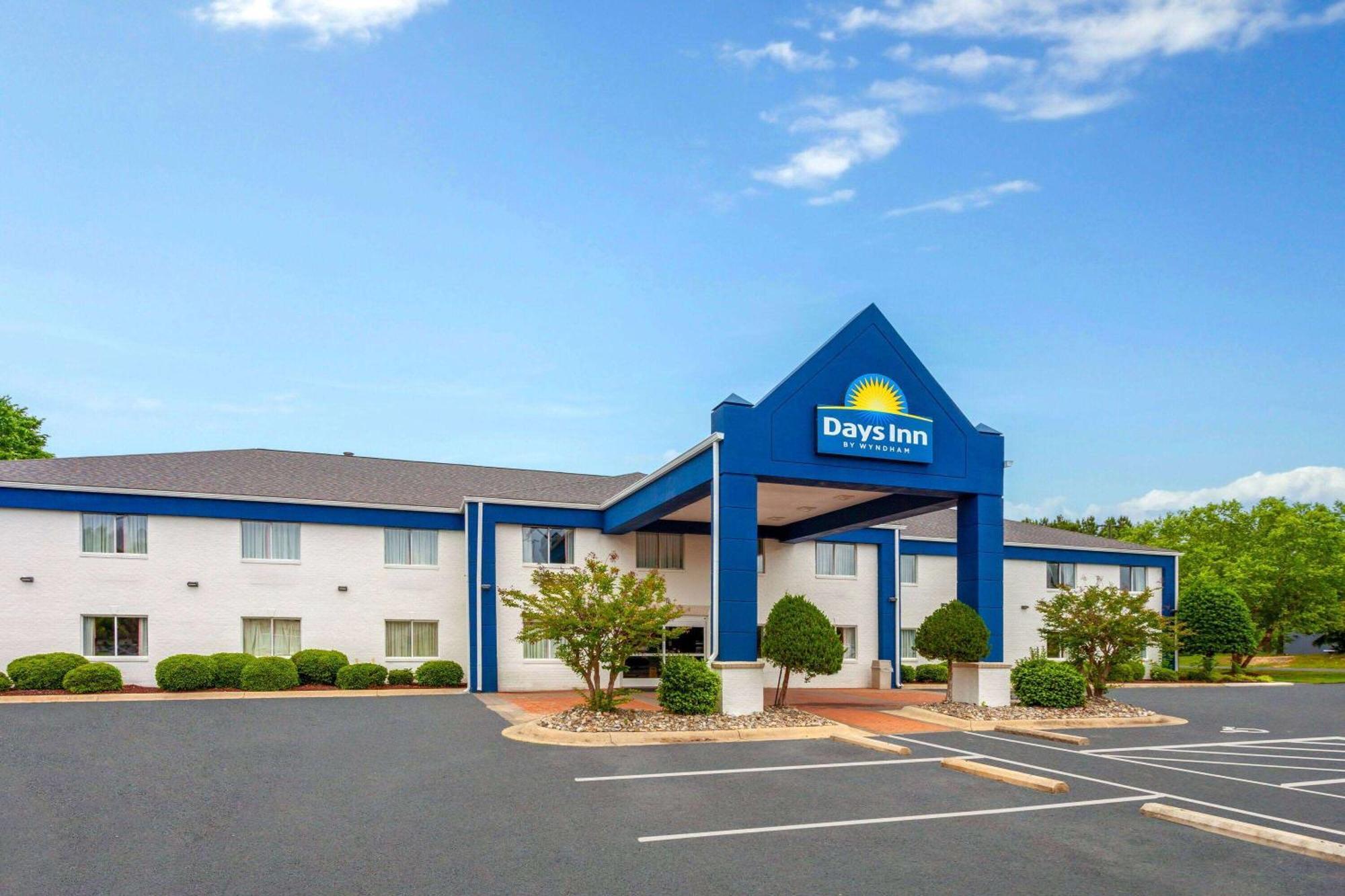 Days Inn & Suites By Wyndham Siler City Bagian luar foto