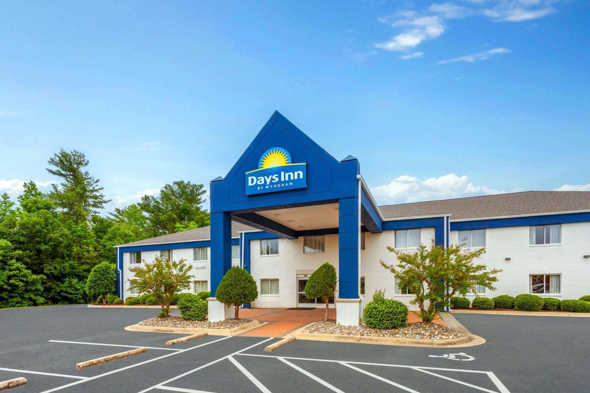 Days Inn & Suites By Wyndham Siler City Bagian luar foto