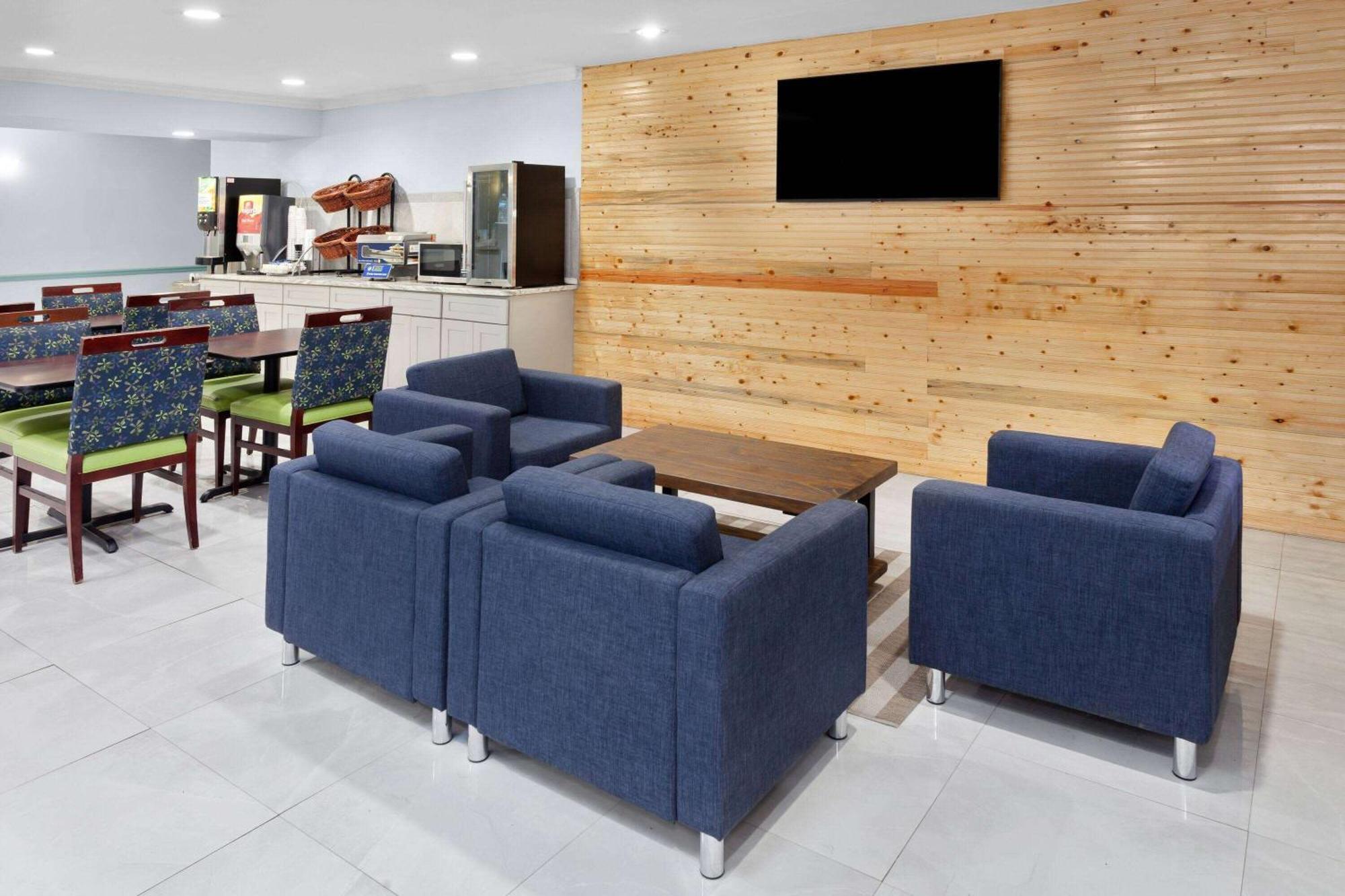 Days Inn & Suites By Wyndham Siler City Bagian luar foto