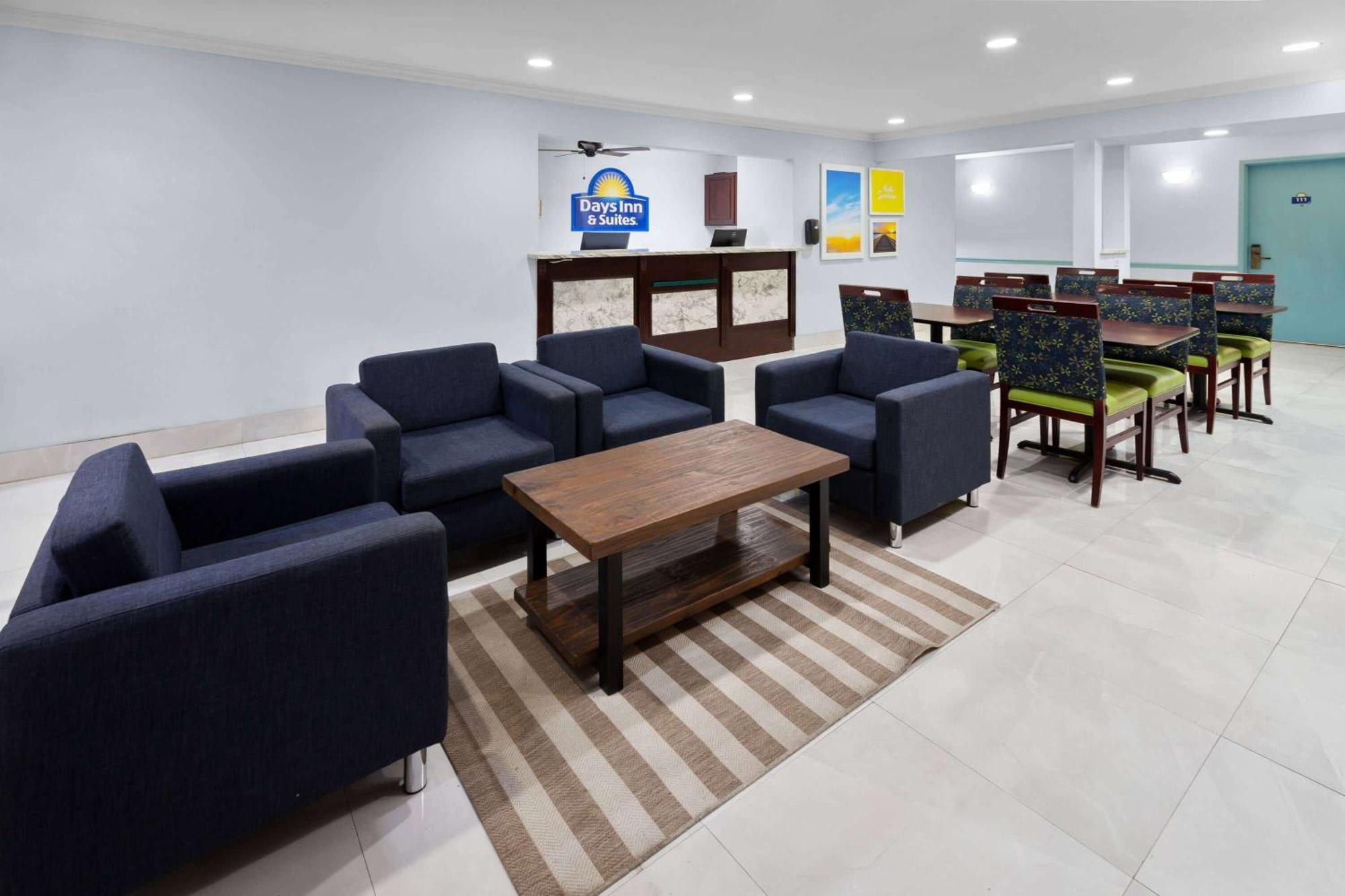 Days Inn & Suites By Wyndham Siler City Bagian luar foto