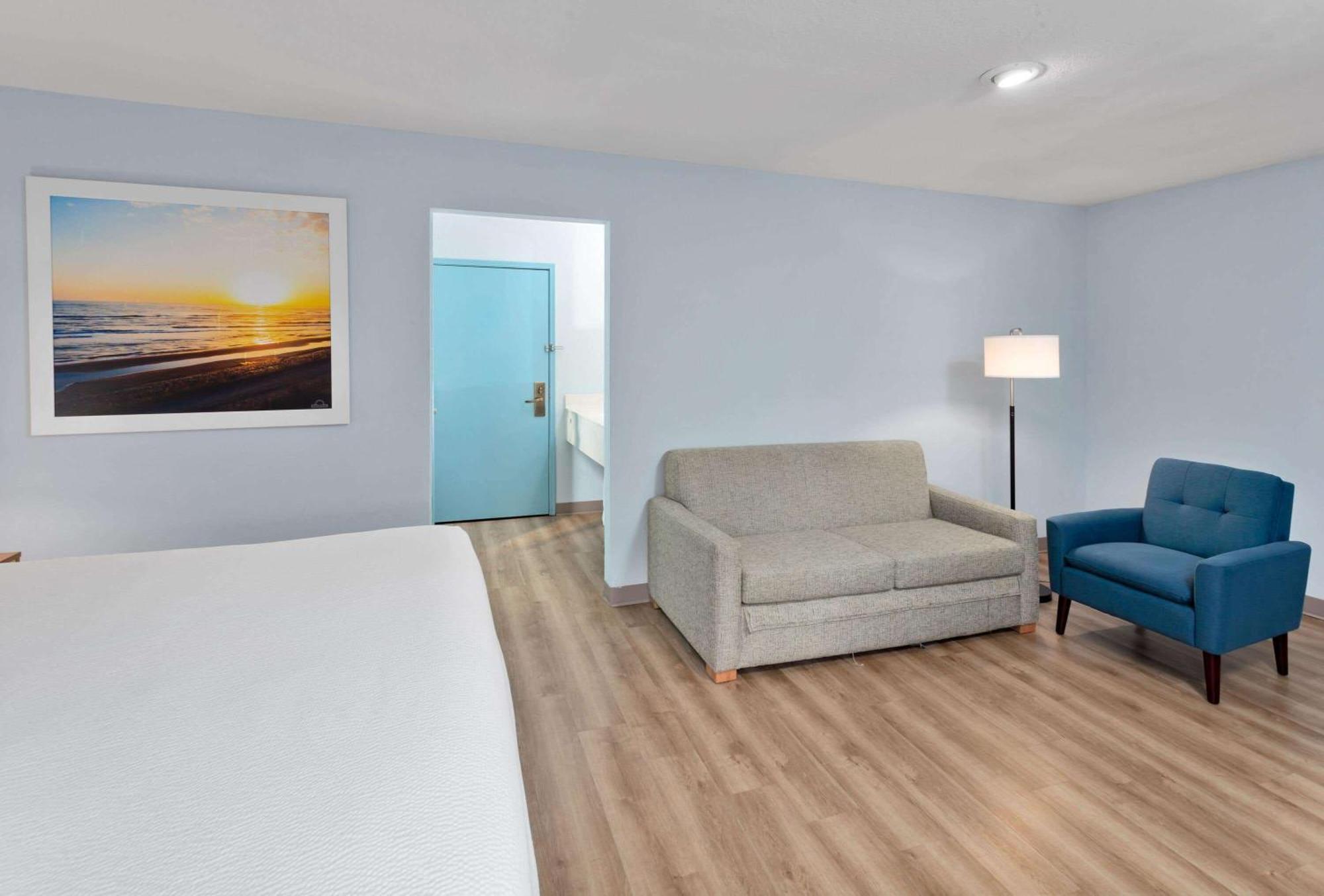 Days Inn & Suites By Wyndham Siler City Bagian luar foto